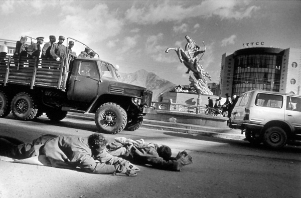Shadow Tibet (© Manuel Bauer) Shadow Tibet (© Manuel Bauer)