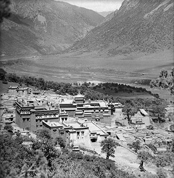 reting-monastery Reting Monastery. Photo: Hugh Richardson.