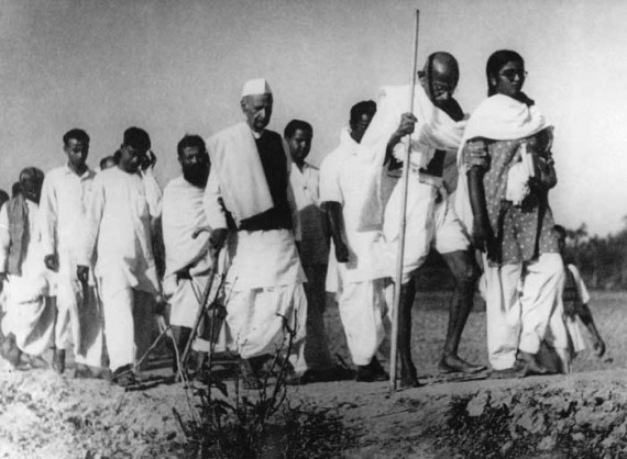 Gandhi_Noakhali_1946